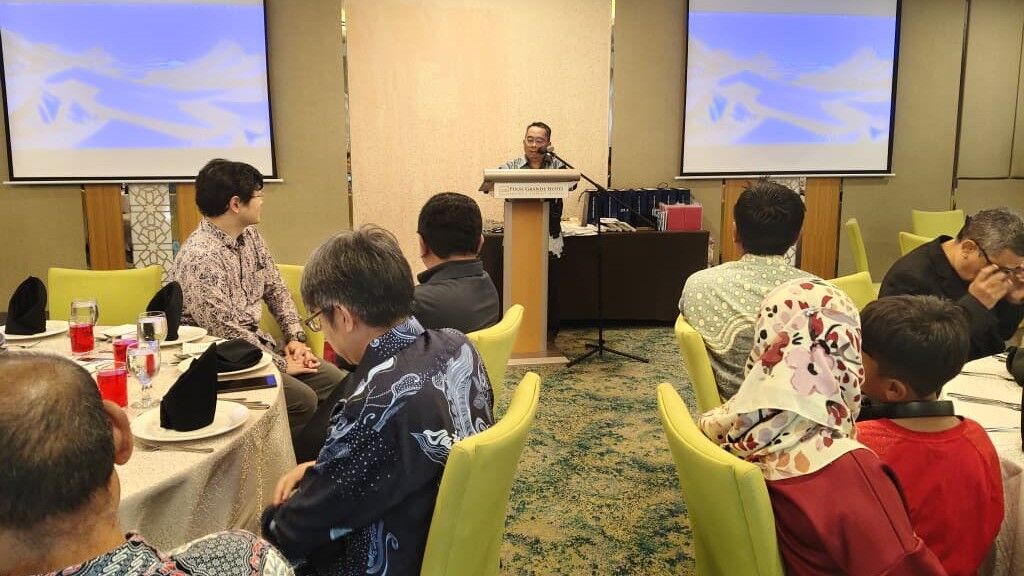 挨拶を行うアルバイン氏（マレーシア同窓会幹事長）