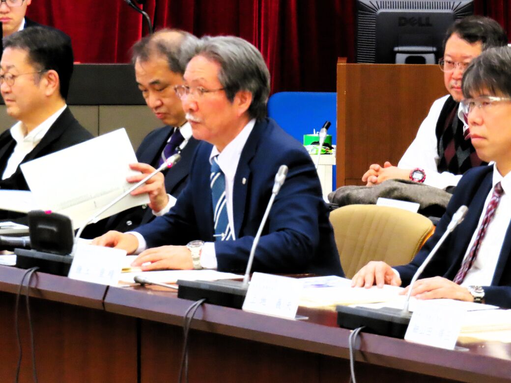 挨拶する鎌土学長