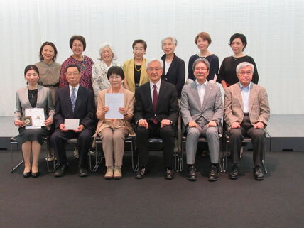 モンゴル国・ガントゥムル第一副首相からむつみ会に寄附金が贈呈されました 画像