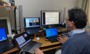 機器の遠隔操作システムを活用した講義の様子