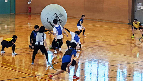 キンボールサークルの活動の様子